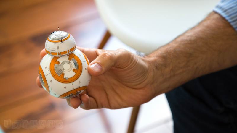 Illustration for article titled Sphero BB-8, análisis: el juguete de Star Wars más genial de la historia